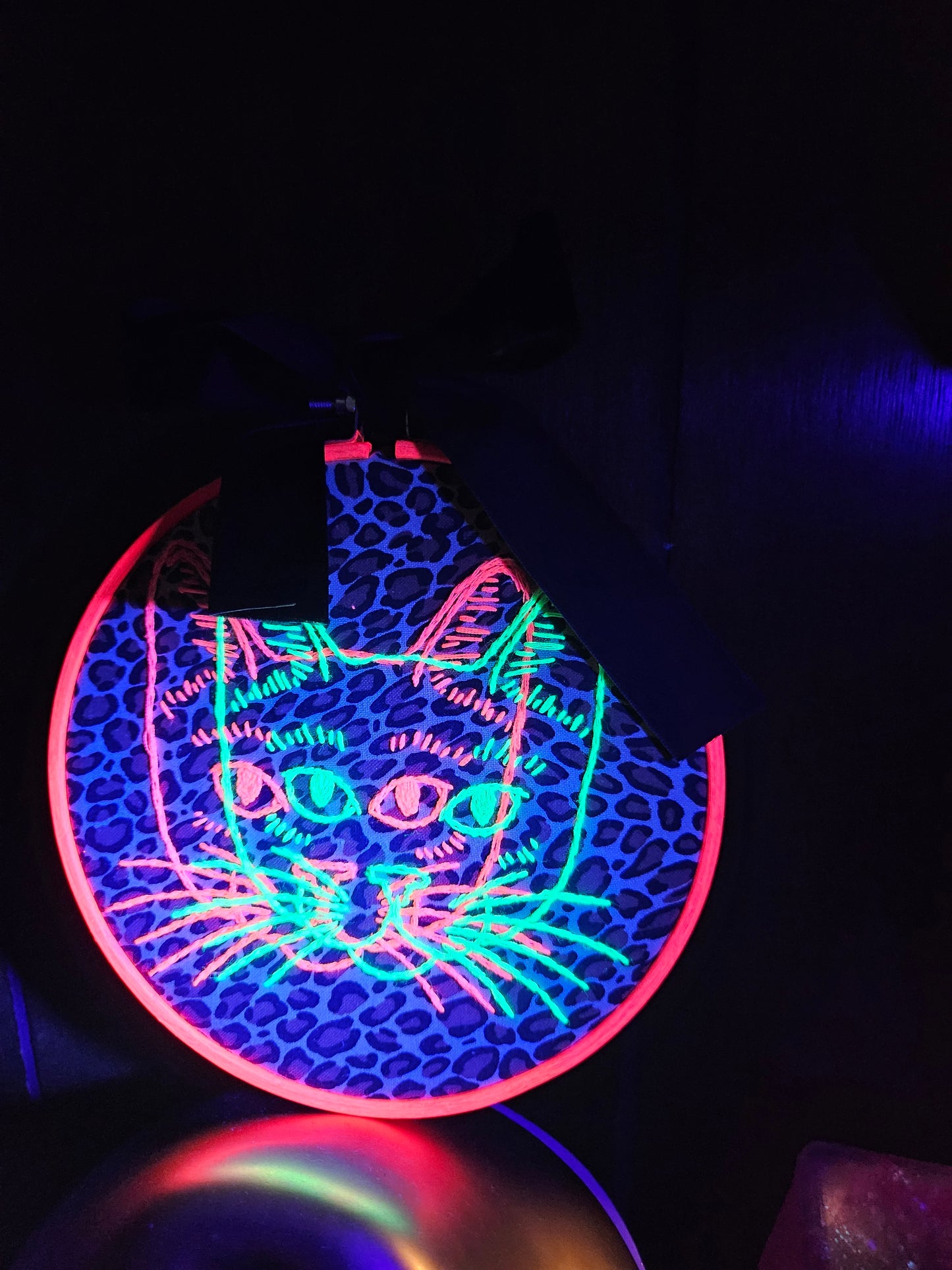 Neon Familiar